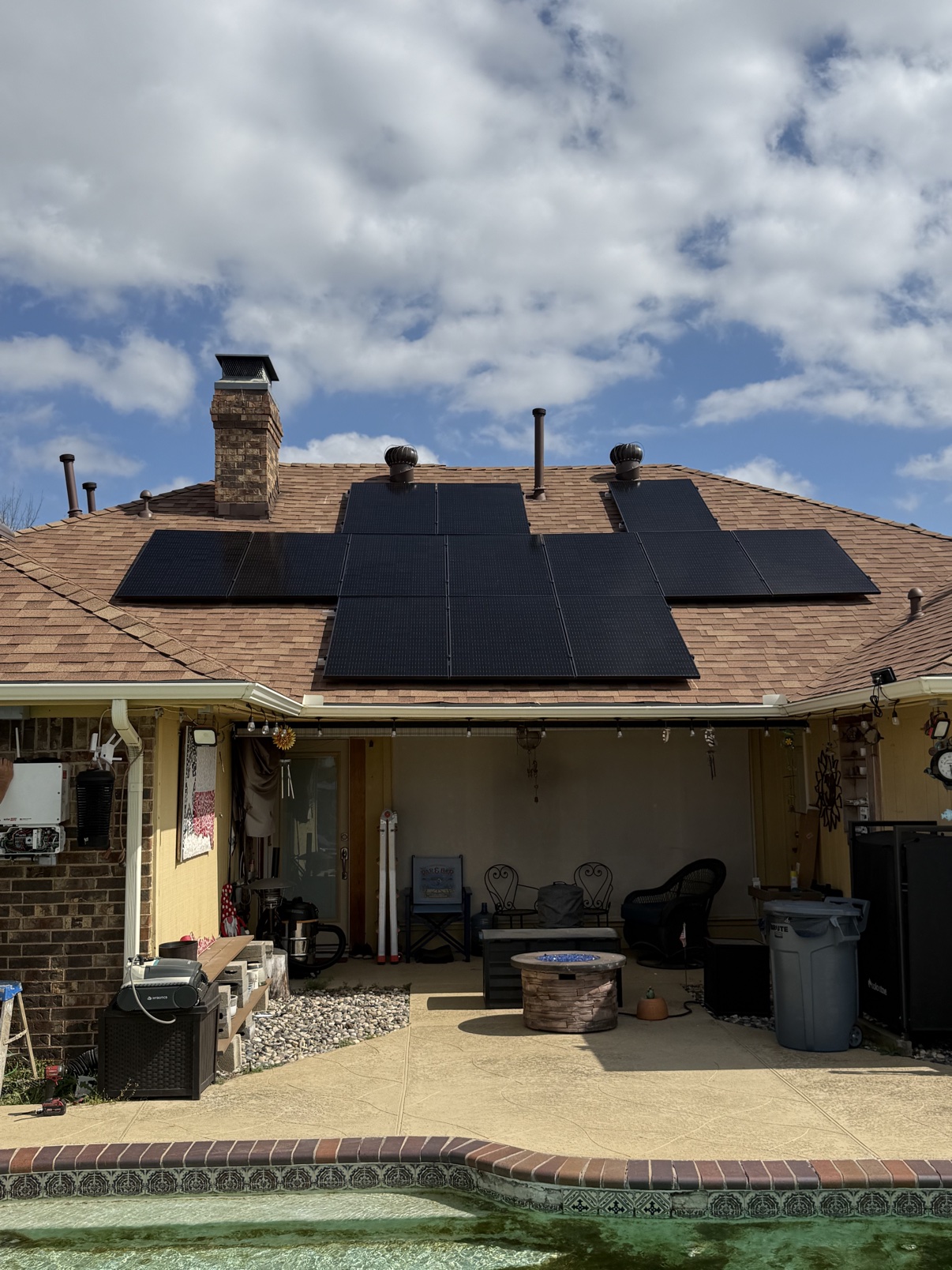 Elegant Mission panels with SolarEdge inverter